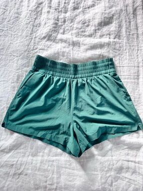 Athleta Weekender High Rise 3” Run Shorts